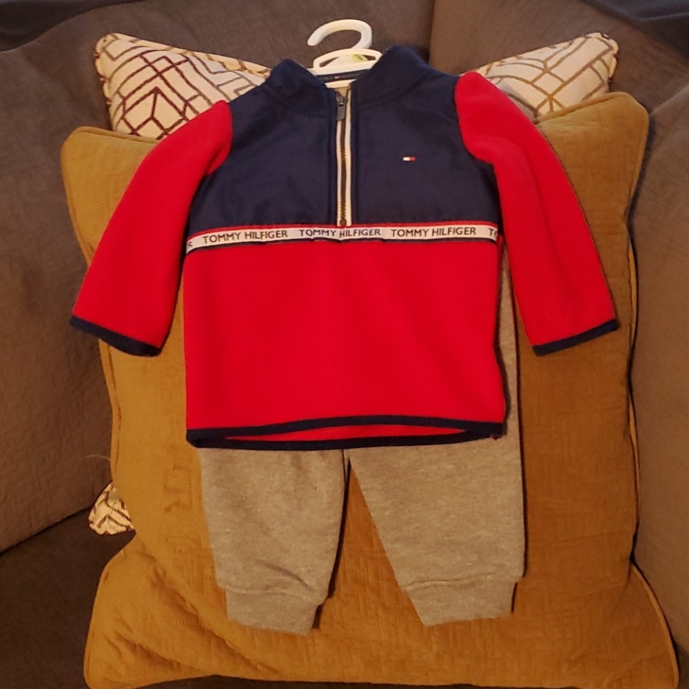Tommy Hilfiger sweatsuite 3/6 months